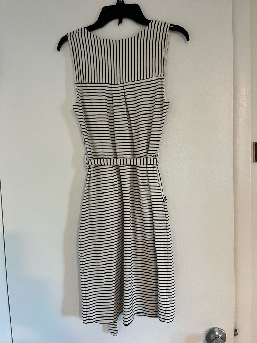 Monteau Sleeveless V-Neck Striped Belted Dress - White/Black Size Small - Picture 3 of 11